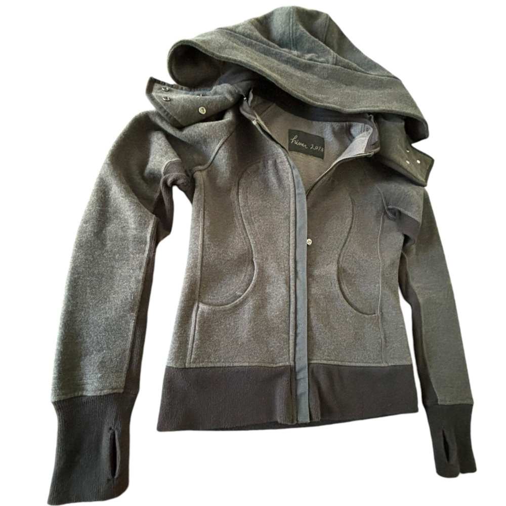 Lululemon- Special Edition Hiver‎ 2013 Scuba Jacket with detachable hood- Size 6